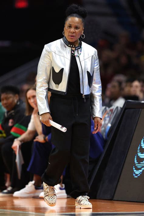 dawn staley championship outfit.